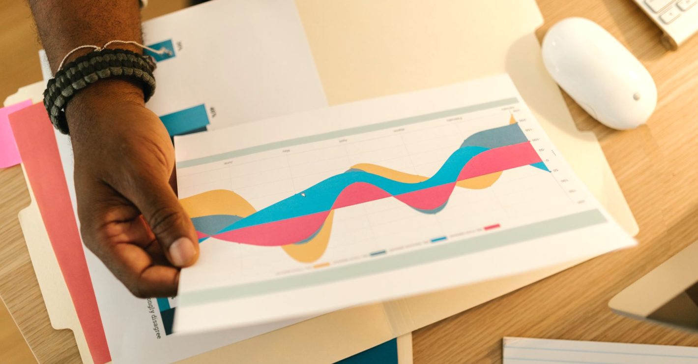 Informe breve o informe extenso: cuál conviene encargar a la redacción